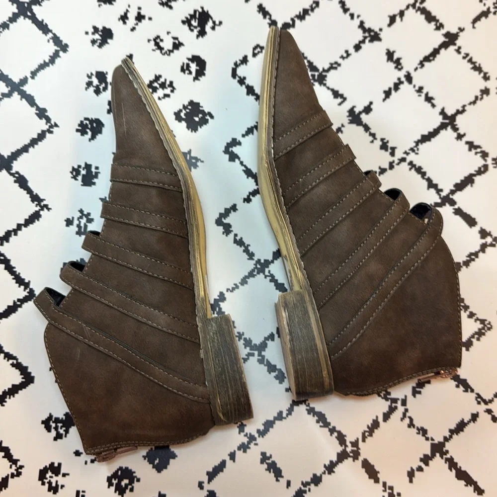 Mi.iM Brown Ankle Boots with Cut-Out Design - Women’s Shoes US Size 6.5 - EUC